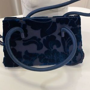 Velvet evening bag  in navy blue. o/s
